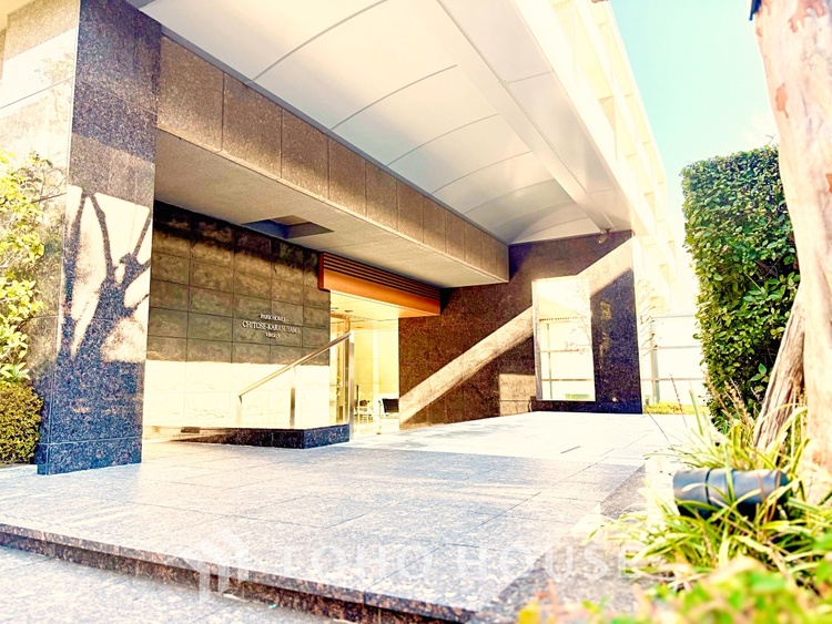 バルコニー 開放感あふれるバルコニーで、朝の光や夜風を感じながら心地よい時間を過ごせます。