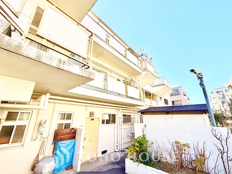 内装 シンプルで洗練されたデザインが魅力のリビング。インテリアを自由に楽しめる空間です。