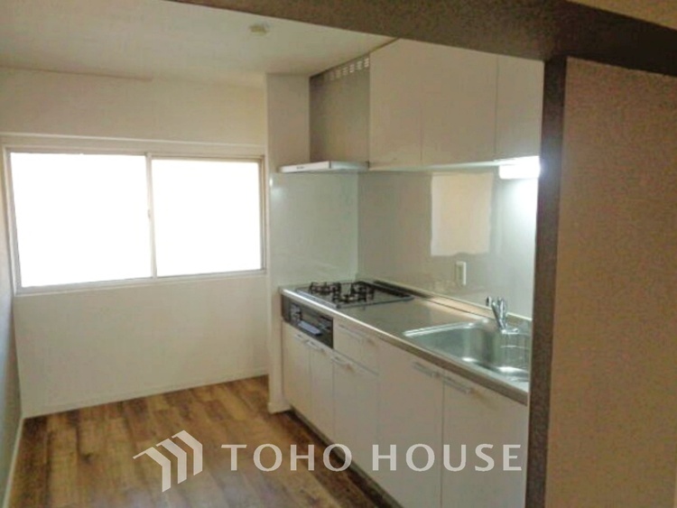 キッチン 毎日の料理が楽しくなる、使いやすいシステムキッチン。家事効率を高める設計です。