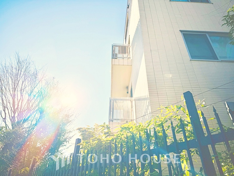 内装 プライベートな時間を大切にできる、落ち着いた洋室。収納も充実し快適な暮らしを実現します。