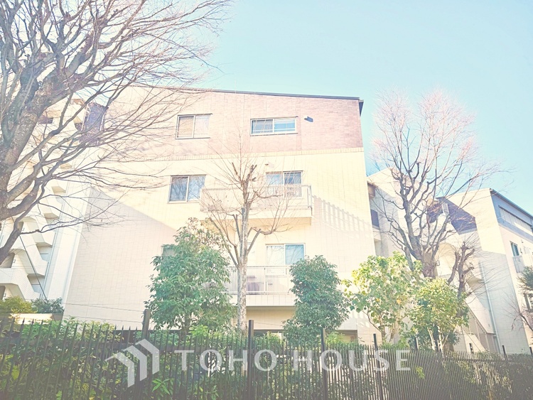 風呂 【Swaying surface】光に照らし出されたバスルーム。膨よかな湿度と静かに揺れる眼前の水面