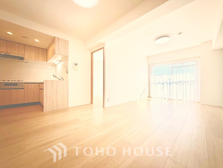 内装 触れることが出来そうな環境が、そのままインテリアに。その豊かで眩い眺望には、心地よい光と風が溢れ、ずっと眺めていたくなるような空間を演出してくれます。