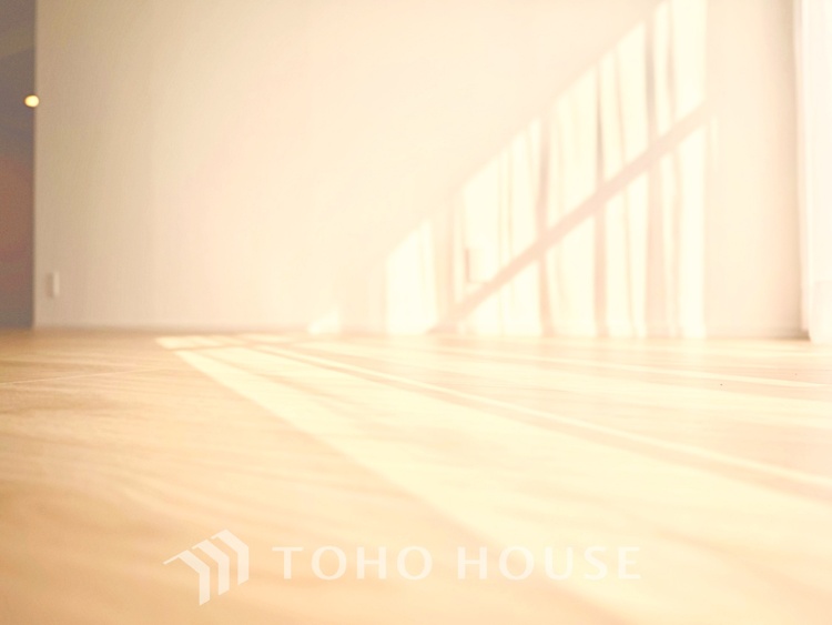 内装 家族や友人との団らんに最適なリビング。落ち着いた雰囲気でくつろぎの時間を過ごせます。