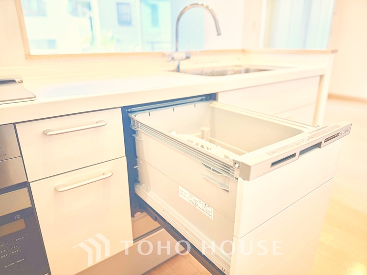 キッチン 家事動線に配慮した、効率的なキッチンレイアウト。調理も片付けもスムーズに行えます。