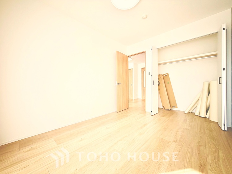 内装 各居室にクローゼットを完備。暮らしの動線に配慮したレイアウトで、片付けやすく快適に過ごせます。