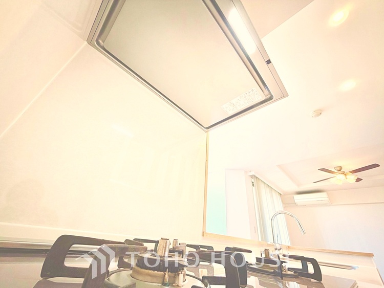 キッチン 食器収納も充実した、片付けやすいキッチン。毎日の家事が快適に進みます。