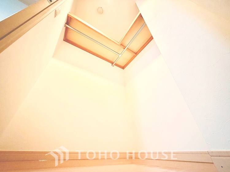 収納 クローゼット完備で、季節物の衣類や小物もきれいに収納できる便利な設計です。