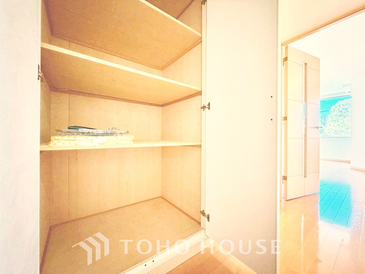 収納 収納力抜群のスペースで、家族の荷物をしっかり整理し、暮らしを快適に保てます。