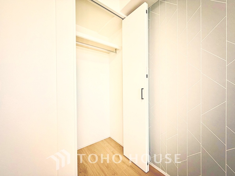 収納 クローゼット完備で、季節物の衣類や小物もきれいに収納できる便利な設計です。