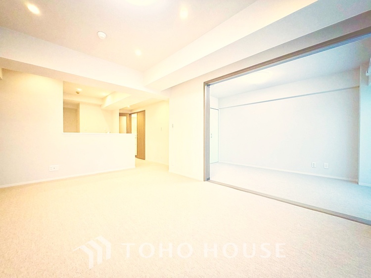 内装 家族や友人との団らんに最適なリビング。落ち着いた雰囲気でくつろぎの時間を過ごせます。