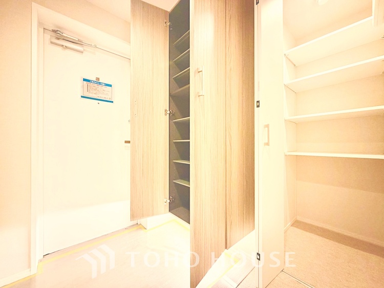 収納 収納力抜群のスペースで、家族の荷物をしっかり整理し、暮らしを快適に保てます。