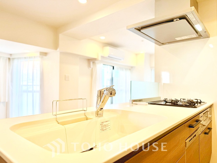 キッチン 食器収納も充実した、片付けやすいキッチン。毎日の家事が快適に進みます。