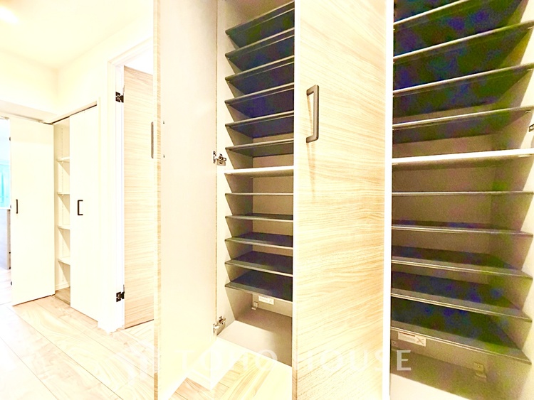 収納 収納力抜群のスペースで、家族の荷物をしっかり整理し、暮らしを快適に保てます。