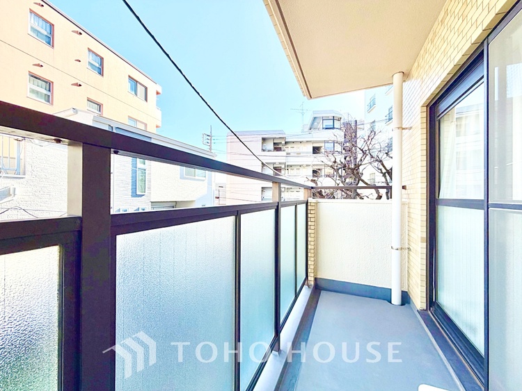 バルコニー 開放感あふれるバルコニーで、朝の光や夜風を感じながら心地よい時間を過ごせます。