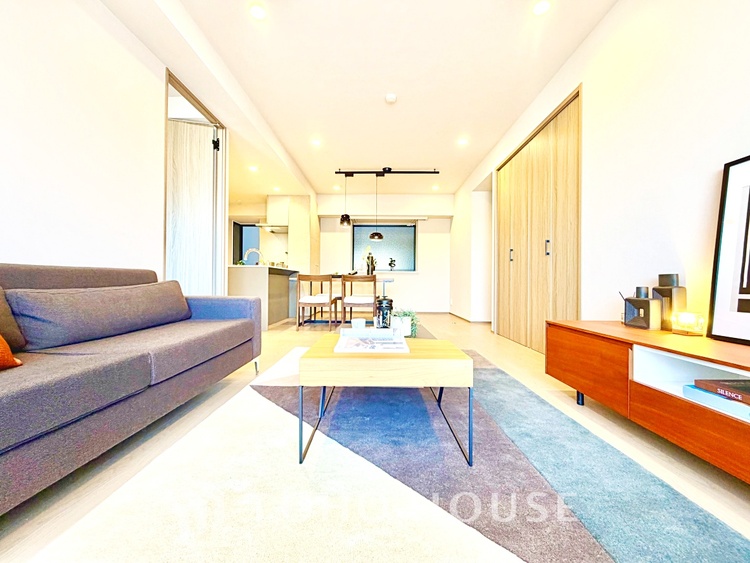 内装 明るく開放的なリビングで、インテリアを楽しみながら快適な暮らしを実現できます。