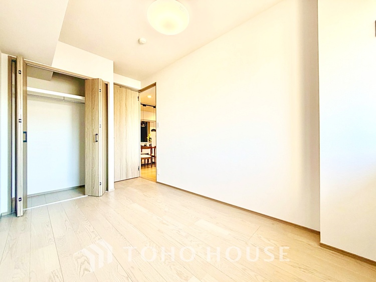 内装 各居室にクローゼットを完備。暮らしの動線に配慮したレイアウトで、片付けやすく快適に過ごせます。