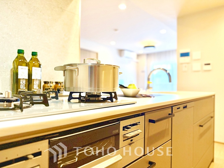 キッチン 毎日の料理が楽しくなる、使いやすいシステムキッチン。家事効率を高める設計です。