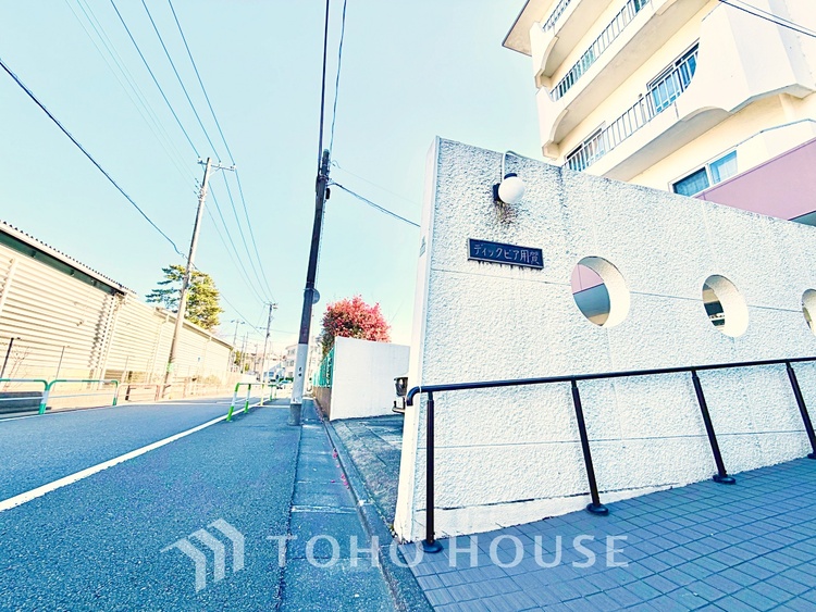 外観 【House of the Sun】太陽の温かな光がお家全体を照らす。そこには目を輝かせ笑顔で見つめてくれる君がいて、「ただいま」の言葉がこだまする。そんな君の瞳に恋している。