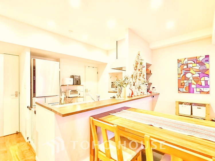 キッチン 家事動線に配慮した、効率的なキッチンレイアウト。調理も片付けもスムーズに行えます。