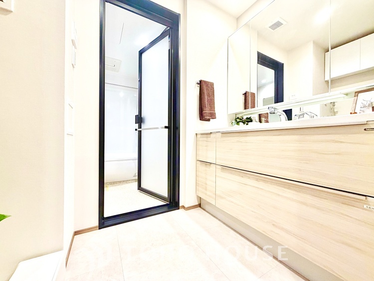 洗面 家族で使いやすい広さと機能を備えた、快適な洗面空間です。