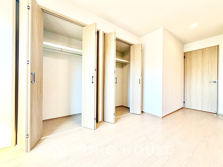 収納 クローゼット完備で、季節物の衣類や小物もきれいに収納できる便利な設計です。