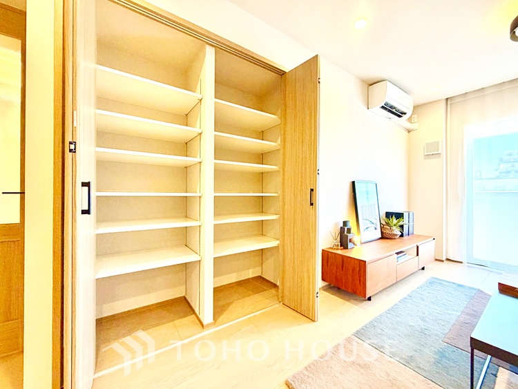 収納 収納力抜群のスペースで、家族の荷物をしっかり整理し、暮らしを快適に保てます。