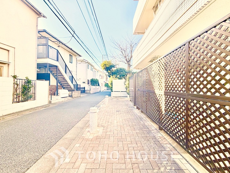 内装 プライベートな時間を大切にできる、落ち着いた洋室。収納も充実し快適な暮らしを実現します。