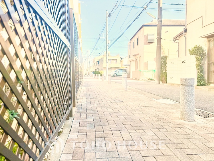 バルコニー 開放感あふれるバルコニーで、朝の光や夜風を感じながら心地よい時間を過ごせます。