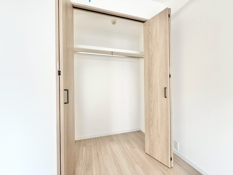 収納 家電やスーツケース、ストック品など何でも片付く嬉しい空間です。