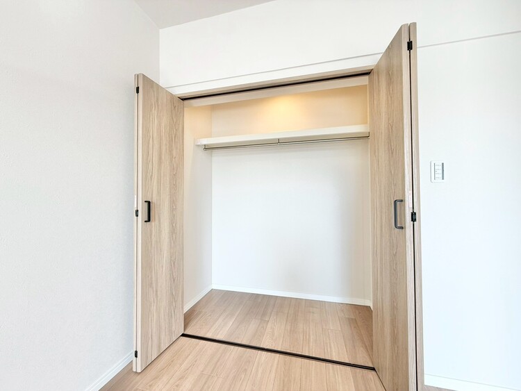 収納 家電やスーツケース、ストック品など何でも片付く嬉しい空間です。