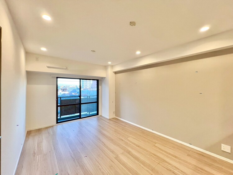 居間 落ち着いた雰囲気に包まれて、伸びやかな空間。