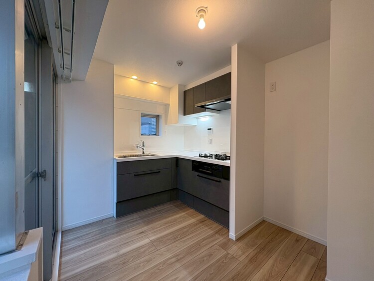 居間 落ち着いた雰囲気に包まれて、伸びやかな空間。