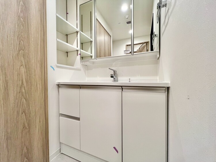 洗面 清潔感を感じられる洗面化粧台。