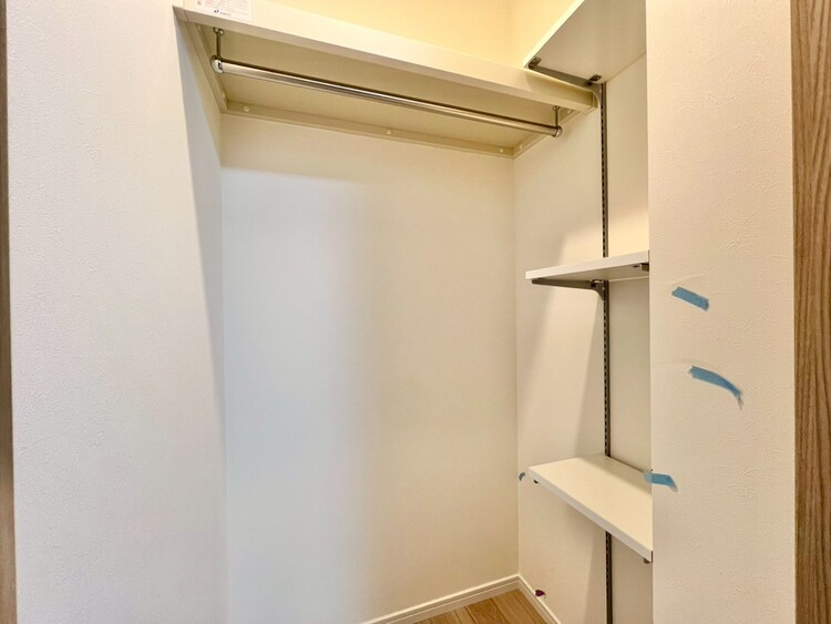収納 家電やスーツケース、ストック品など何でも片付く嬉しい空間です。