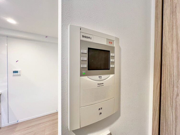 設備 誰が来てもわかる様にモニター付きインターホンを設置。