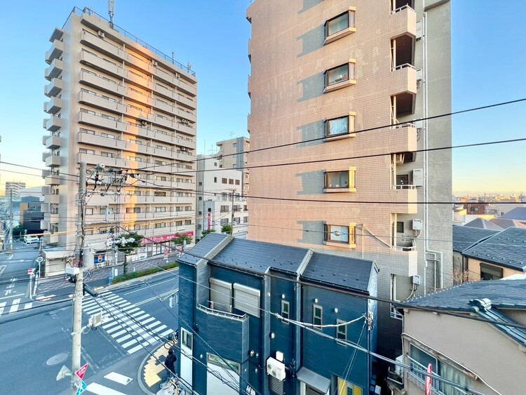 バルコニー 陽当たり・通風・開放感に恵まれた環境です。