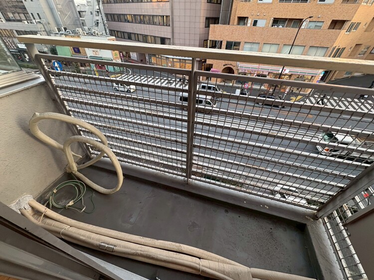 バルコニー 朝の澄んだ空気や、夕方に吹く清々しい風を感じられるバルコニー。