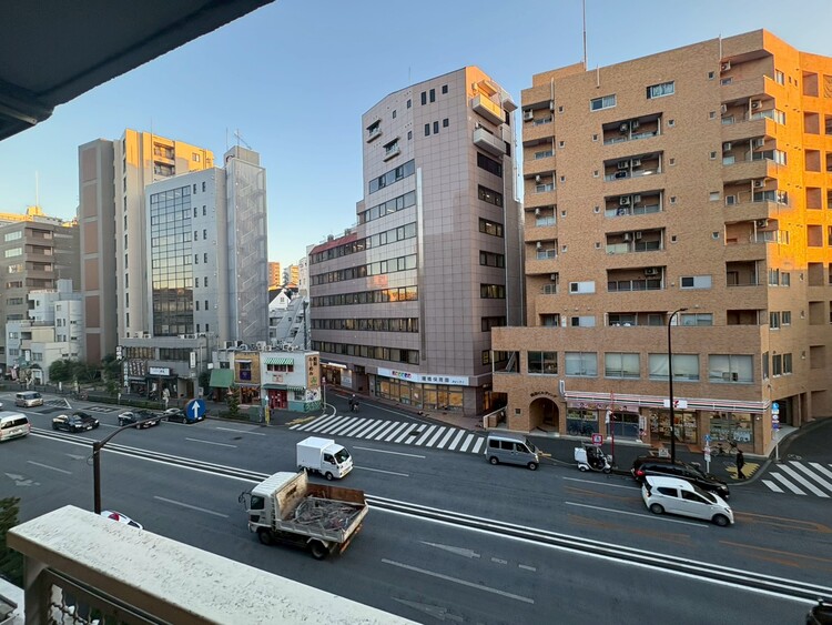 バルコニー 眺望や窓からの景色が良いと、家で過ごす時間も快適です。