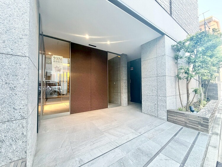 その他 上質感漂う玄関アプローチです。