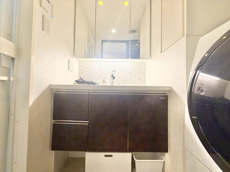 その他 清潔感を感じられる洗面化粧台。