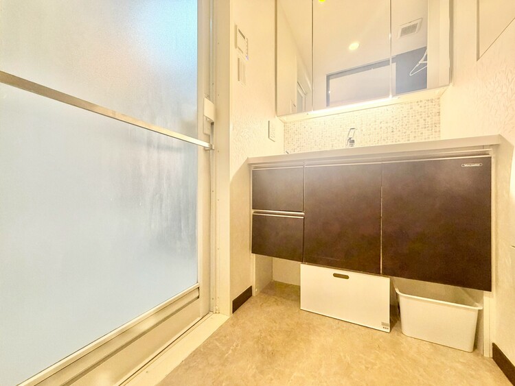 その他 十分な広さの脱衣所。