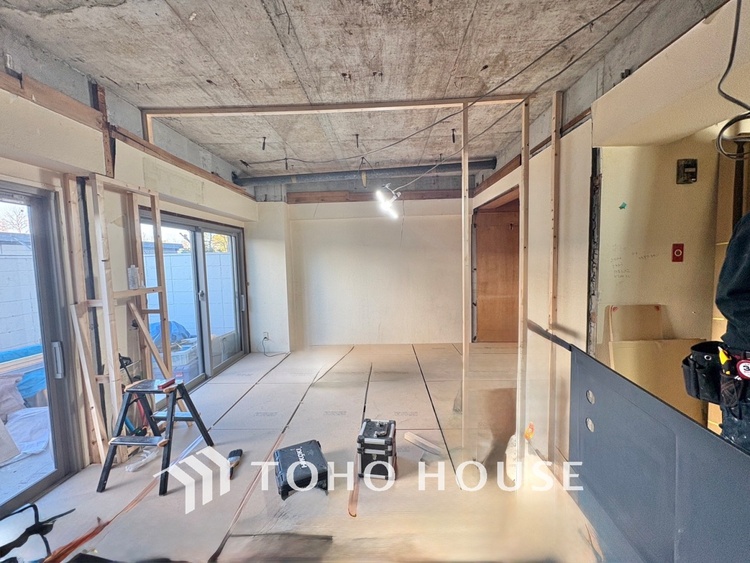 内装 現在改装中◆simple is best◆無駄のない綺麗なつくりのリビングルームであなただけの暮らしを。