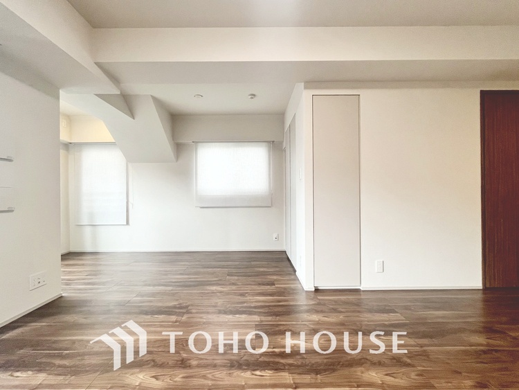 内装 【LIVING】◆陽光◆が差し込む。この開放的なLDKに家族の笑顔が集う。家族が一緒に過ごす空間は明るく、そして居心地よく。