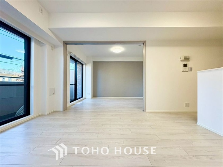 内装 現在改装中◆Sunshine◆光が燦々と入り、いるだけで気持ちいい。「開放的でゆとりあるお部屋です。」