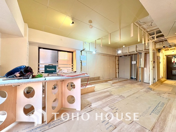 内装 現在改装中◆Sunshine◆光が燦々と入り、いるだけで気持ちいい。「開放的でゆとりあるお部屋です。」