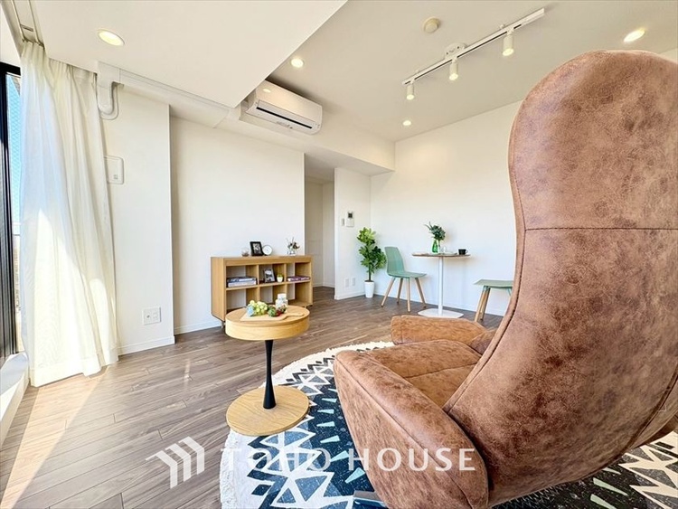 内装 【LIVING】◆扉を◆開くとこの景色。家族の”おかえり”の声が聞こえてきそう。