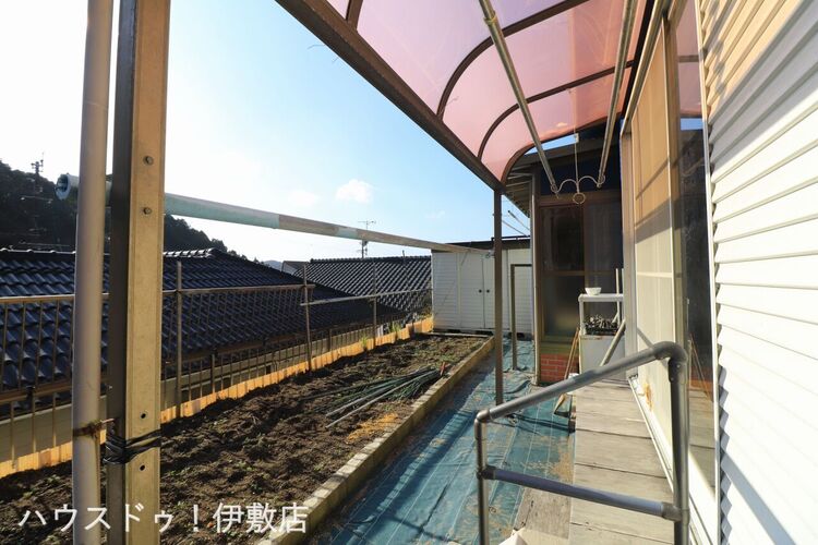 その他 【庭】サンルームもついており、洗濯物も安心して干せます