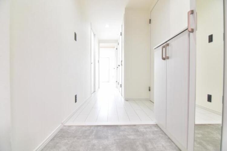 その他 雑多な玄関ではなくスッキリ空間としてお家の顔になるよう設計いたしました。