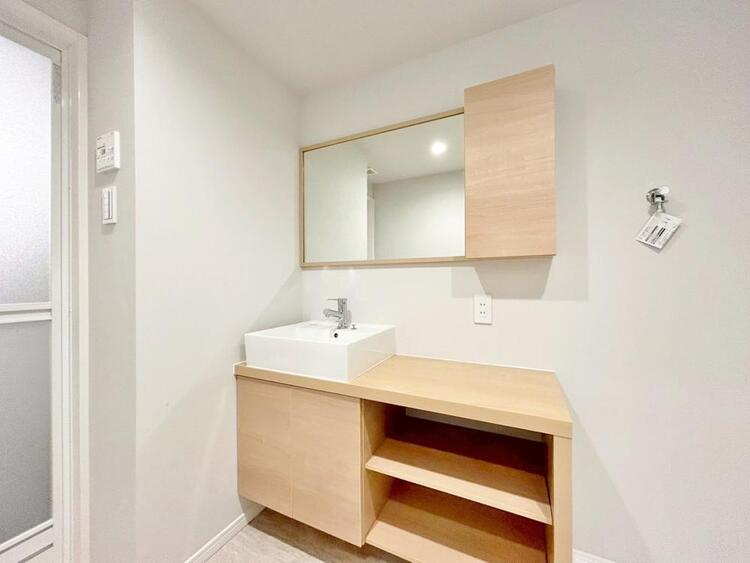 その他 清潔感を感じられる洗面化粧台。