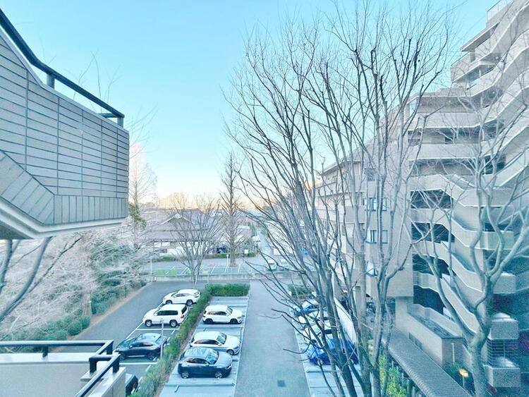 その他 眺望や窓からの景色が良いと、家で過ごす時間も快適です。